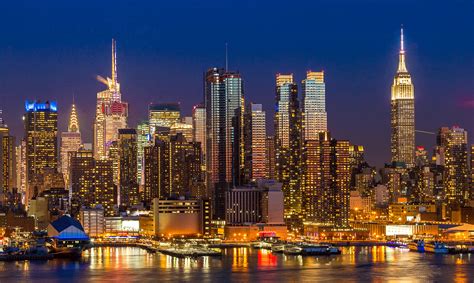 New york&company - Nova Iorque (também referida como Nova York), oficialmente Cidade de Nova Iorque (em inglês: New York City), [6] é a cidade mais populosa do estado de Nova Iorque e dos Estados Unidos. [5] Sua região metropolitana é uma das áreas metropolitanas mais populosas do mundo [ 7 ] [ 8 ] [ 9 ] e é também a terceira cidade mais populosa da ... 